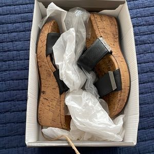 Vionic Atlantic Pepper Leather Sandals